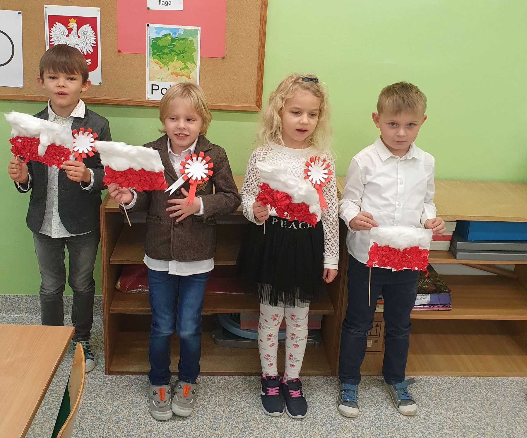 Dzieci z „zerówek” w Cedyni znają symbole narodowe.