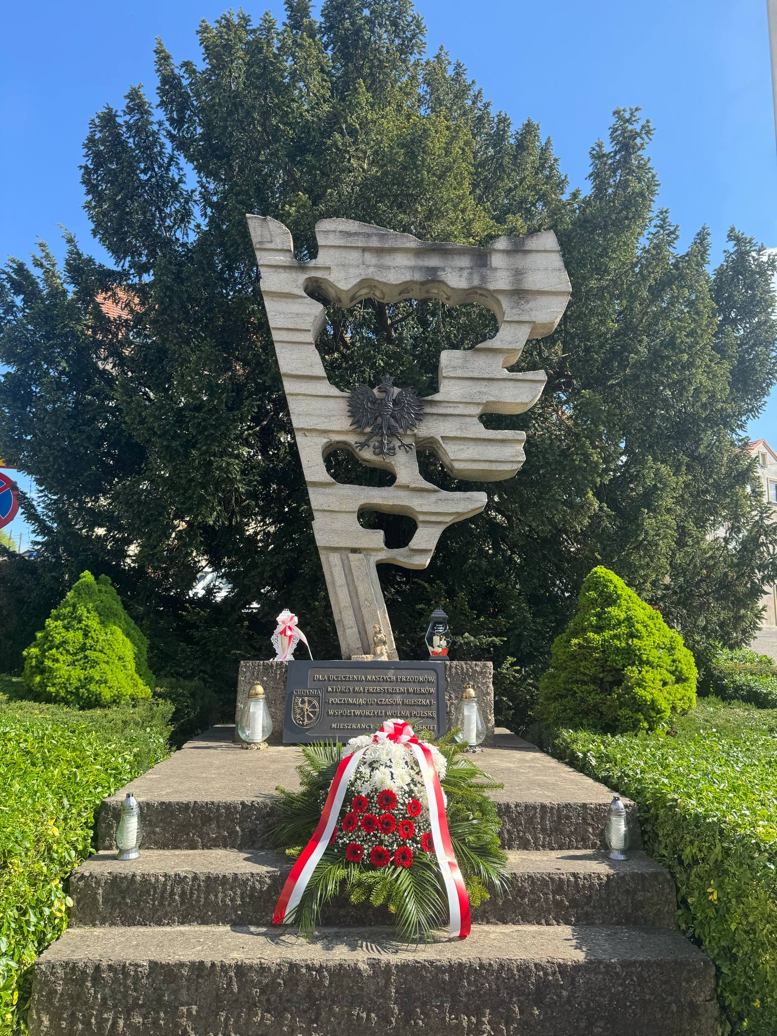 Wieniec pod pomnikiem