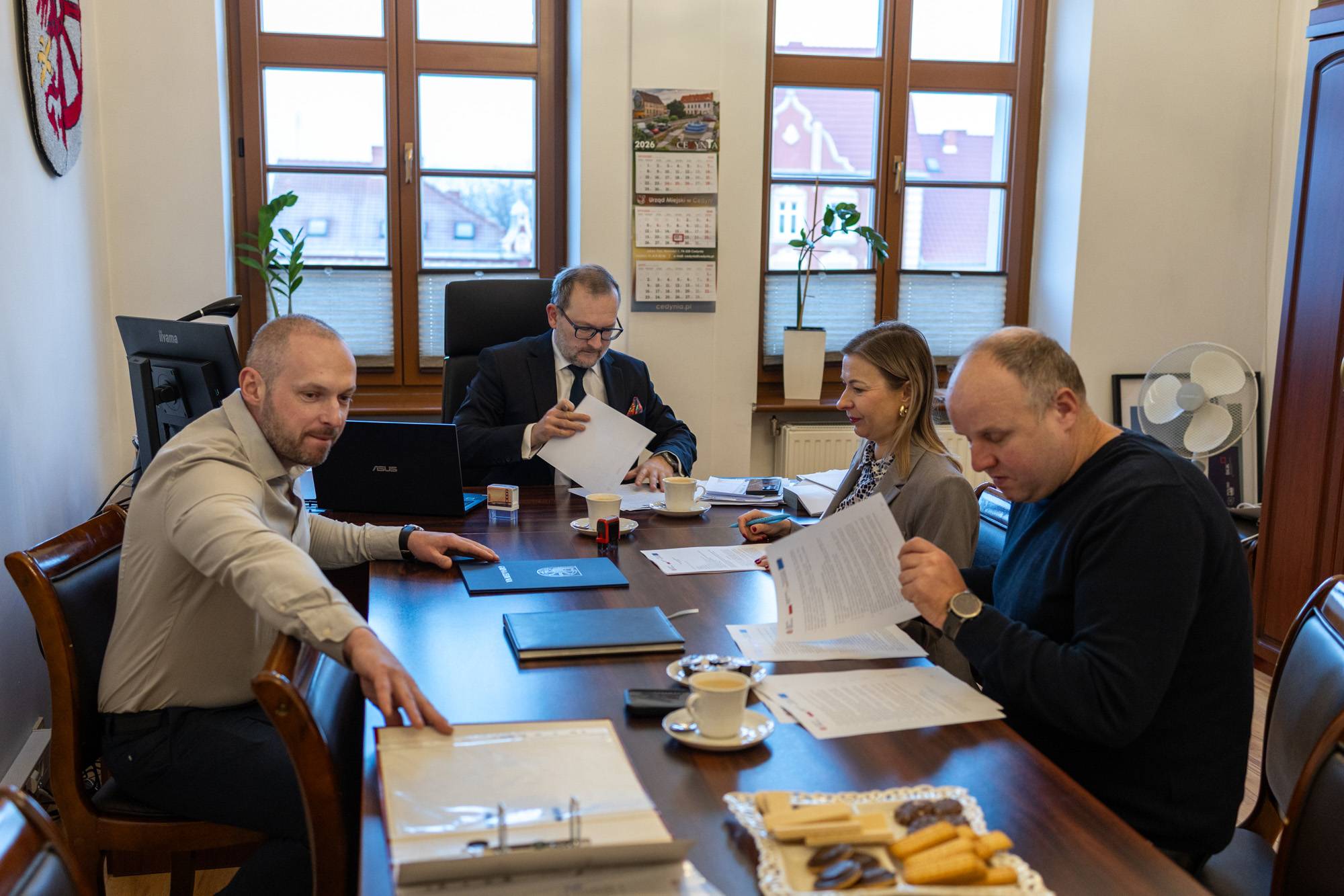 PODPISANIE UMOWY Z WYKONAWCĄ DRUGIEGO ETAPU BUDOWY SIECI KANALIZACJI W LUBIECHOWIE GÓRNYM