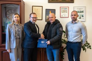 PODPISANIE UMOWY NA REALIZACJĘ KLUBU DZIECIĘCEGO W CEDYNI